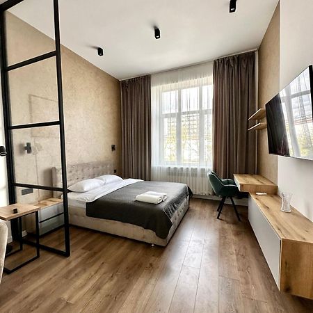 Romantic Apartments - In The Center Of Lviv , King-Size Bed Exterior foto