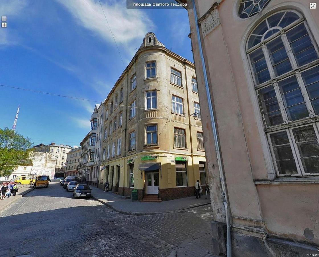 Romantic Apartments - In The Center Of Lviv , King-Size Bed Exterior foto