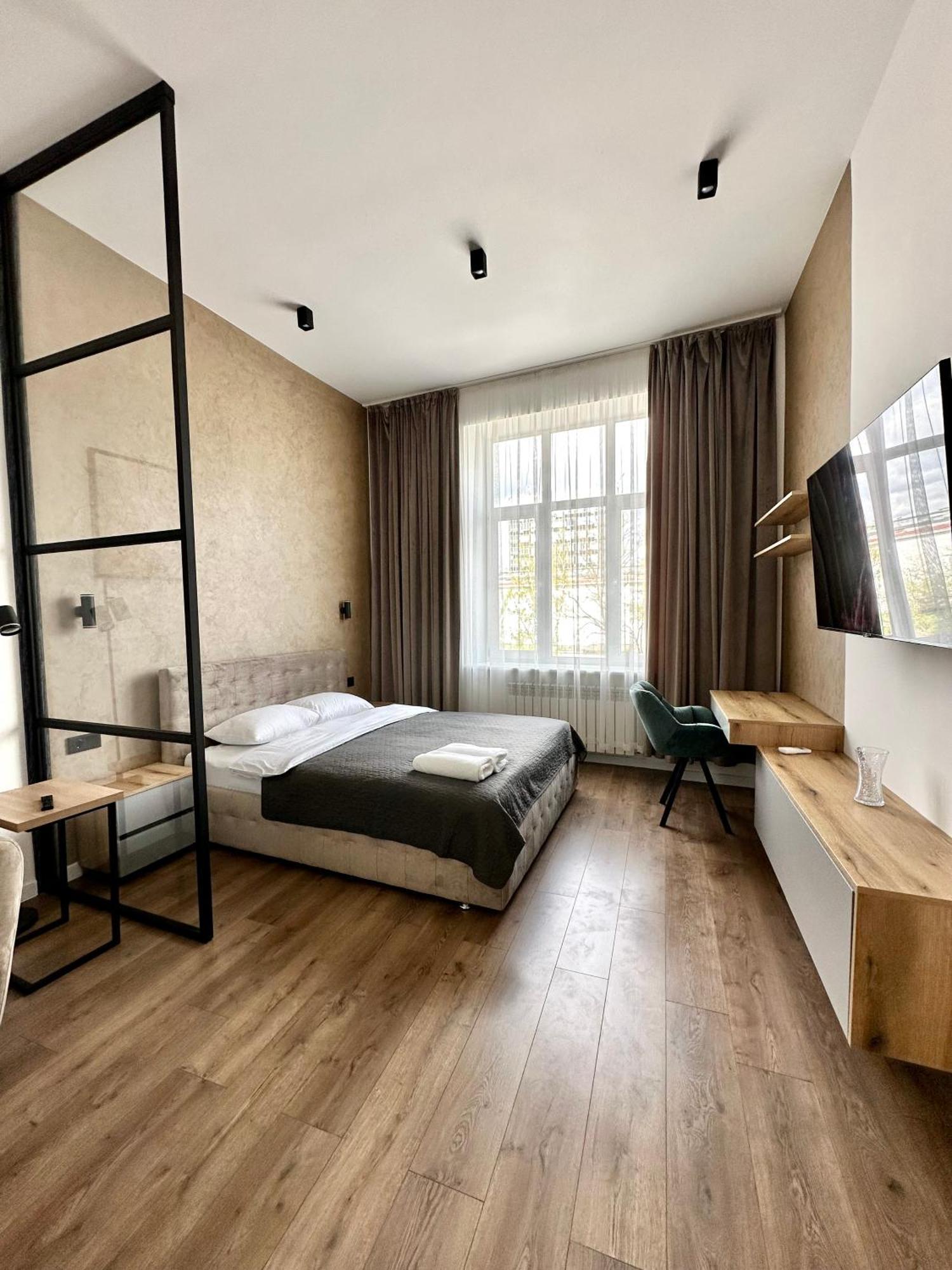 Romantic Apartments - In The Center Of Lviv , King-Size Bed Exterior foto