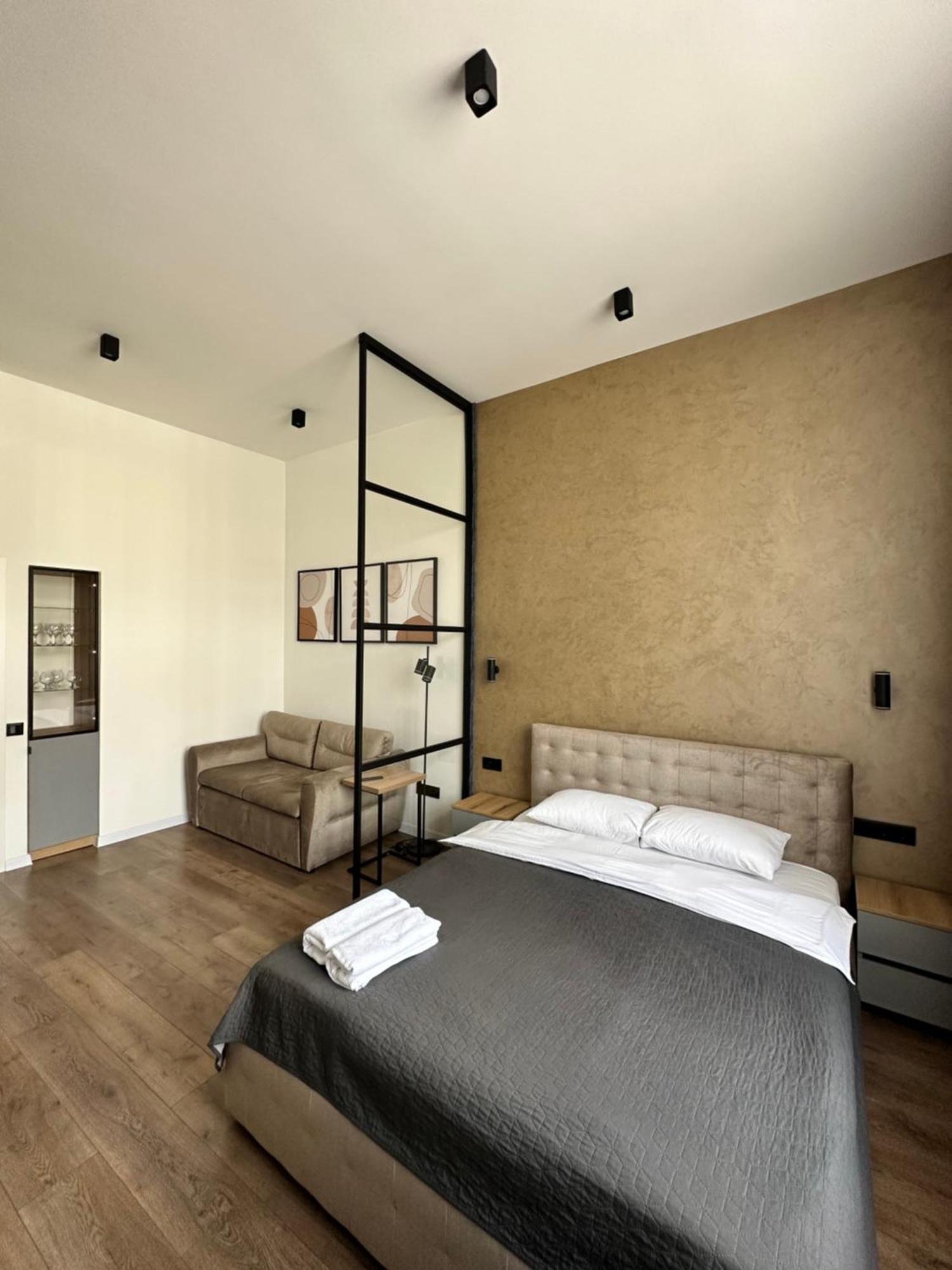 Romantic Apartments - In The Center Of Lviv , King-Size Bed Exterior foto